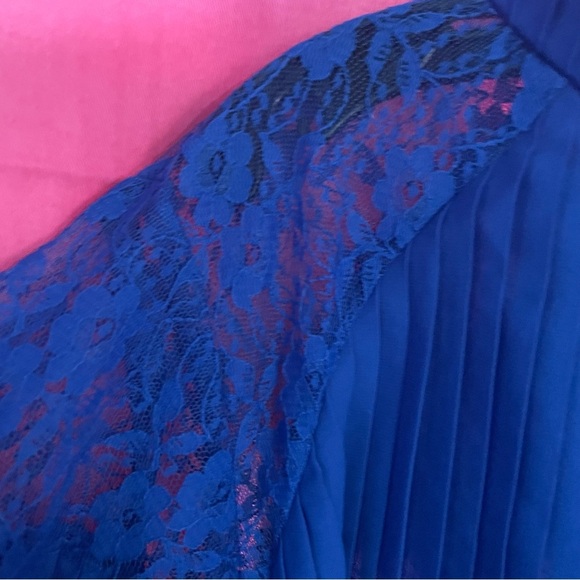 Masseys XL Beautiful Blue Ruffled Layered Lace Neck Top Shirt Blouse - Picture 4 of 6
